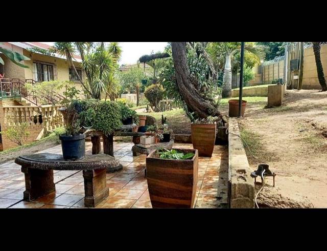 5 BEDROOM HOUSE FOR SALE IN MANABA BEACH